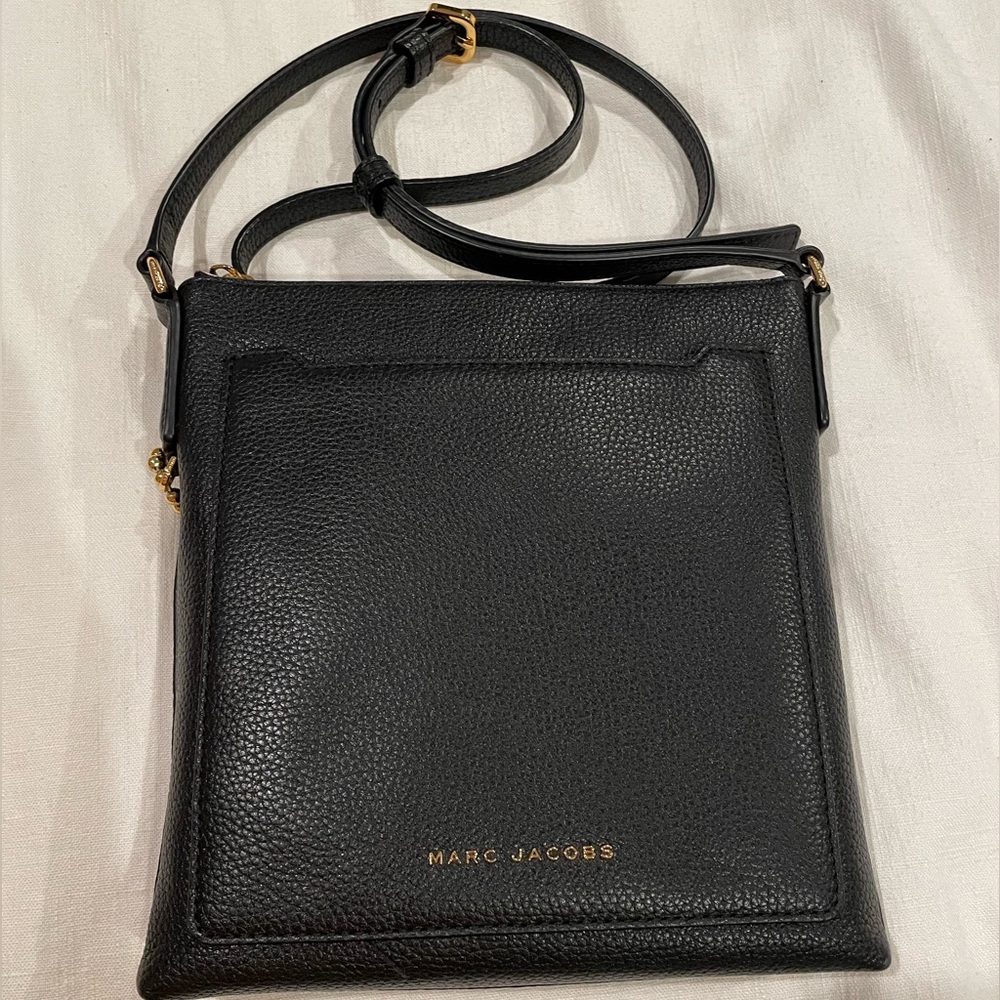 MARC JACOBS
Tourist Leather Crossbody Bag